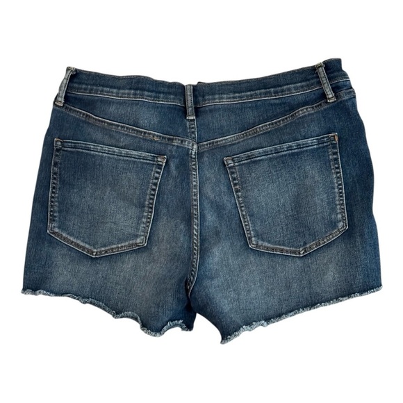 Jessica Simpson High-Waisted Denim Shorts | Medium Wash | Size 14 / 32 - Picture 3 of 3